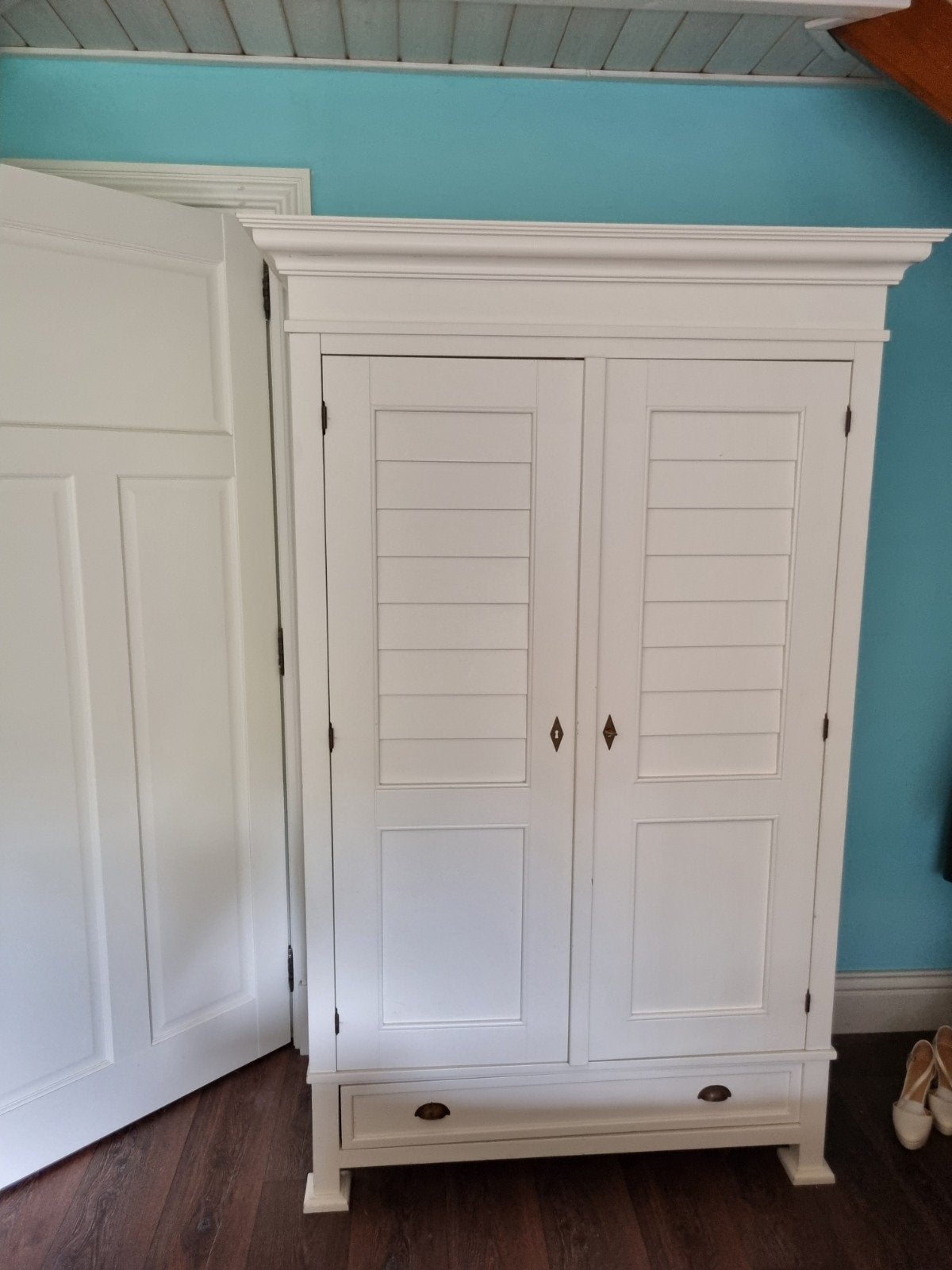 Prachtige witte massief houten degelijke kledingkast, Gebruikt, 100 tot 150 cm, Modern landelijk, 50 tot 75 cm