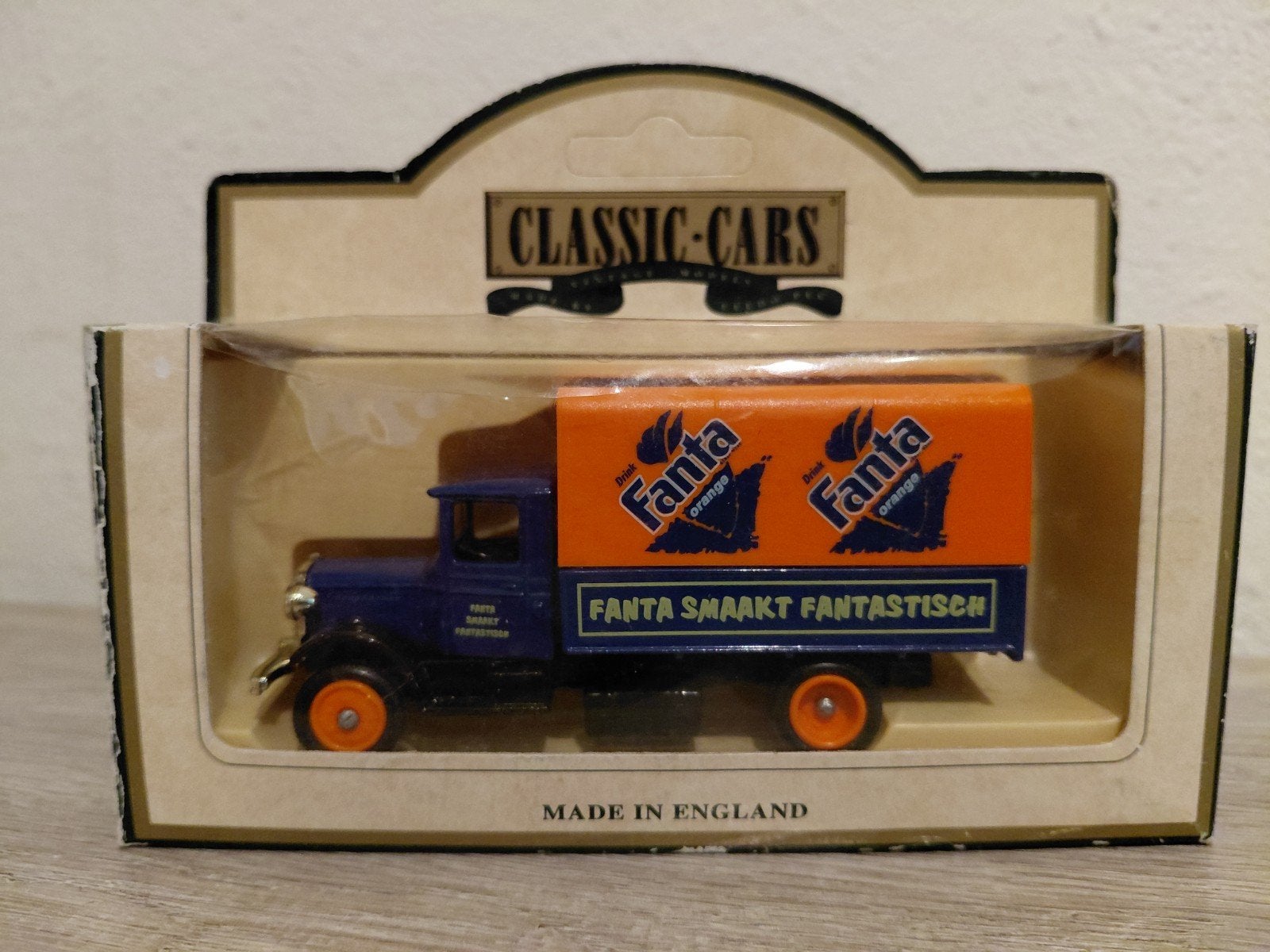 'Fanta' 1934 Mack Canvas Back Truck, Hobby en Vrije tijd, Modelbouw | Auto's en Voertuigen, Overige merken, Verzenden, 1:32 tot 1:50