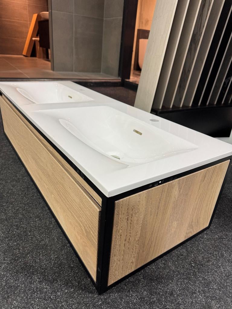 Badmeubel 120cm met zwart frame massief eiken van €1695, Huis en Inrichting, Badkamer | Badkamermeubels, 100 tot 150 cm, Nieuw