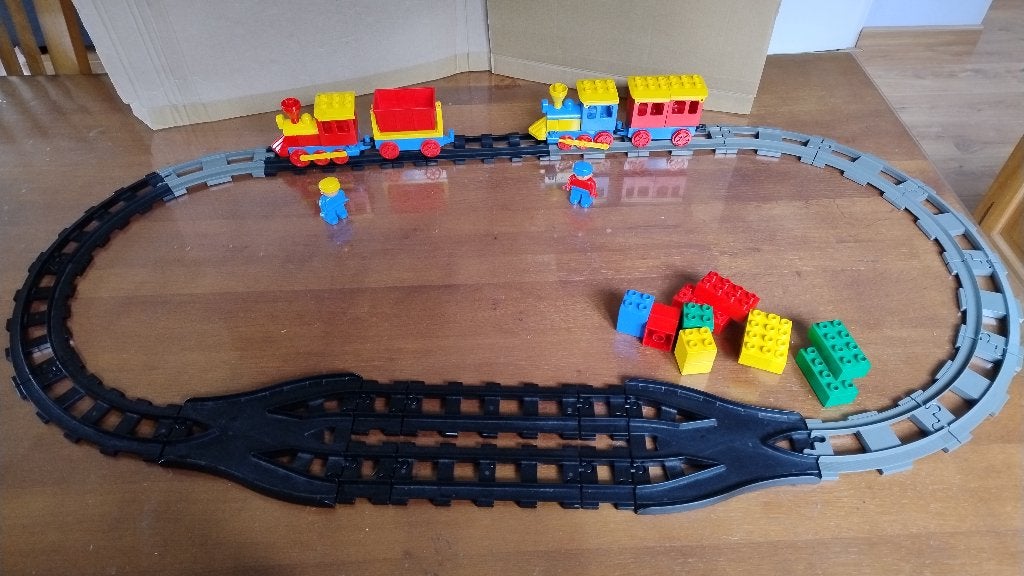 Lego Duplo treinset spoor met 2 duw locomotieven, Kinderen en Baby's, Speelgoed | Duplo en Lego, Ophalen of Verzenden, Gebruikt