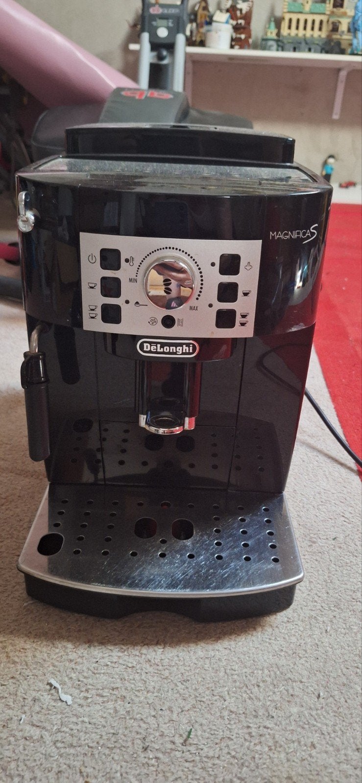 Delonghi MagnificaS bonenmachine - Zo goed als nieuw!, Witgoed en Apparatuur, Koffiezetapparaten, Ophalen, Afneembaar waterreservoir