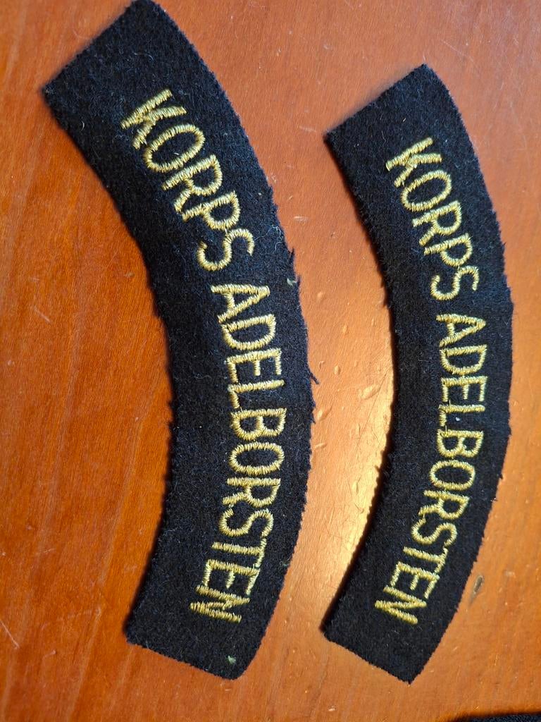 Twee emblemen Korps Adelborsten Marine, Ophalen of Verzenden, Overige soorten, Nederland, Embleem of Badge
