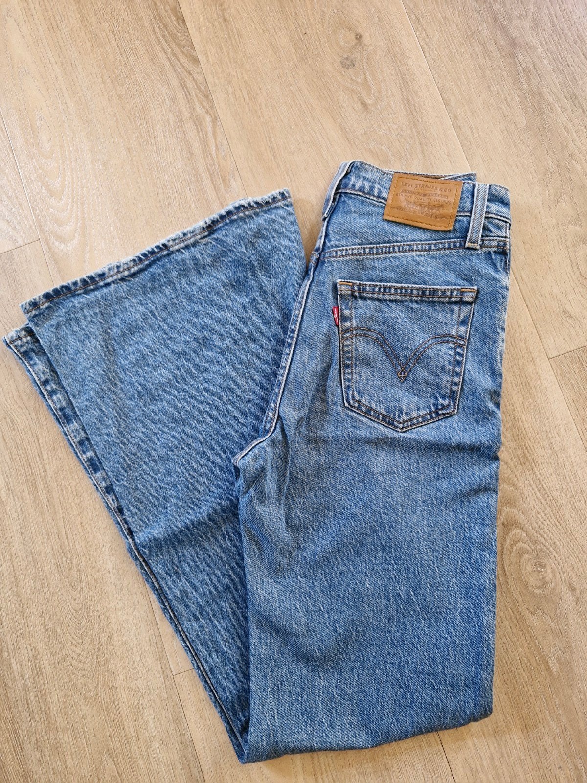 Levi’s Ribcage Bell jeans high rise flare mt 24 XS ZGAN!, Blauw, Ophalen of Verzenden, Zo goed als nieuw, W27 (confectie 34) of kleiner