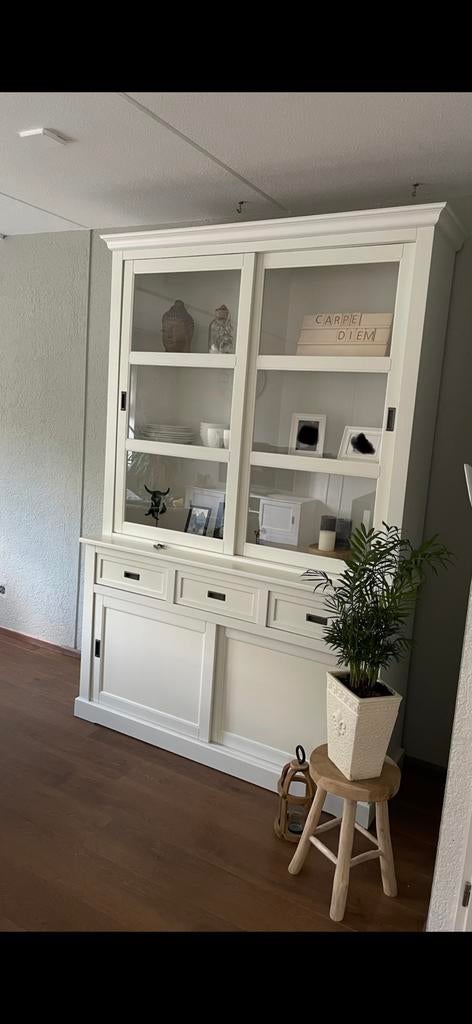 Mooie witte buffetkast, Ophalen, Zo goed als nieuw, 25 tot 50 cm, 200 cm of meer