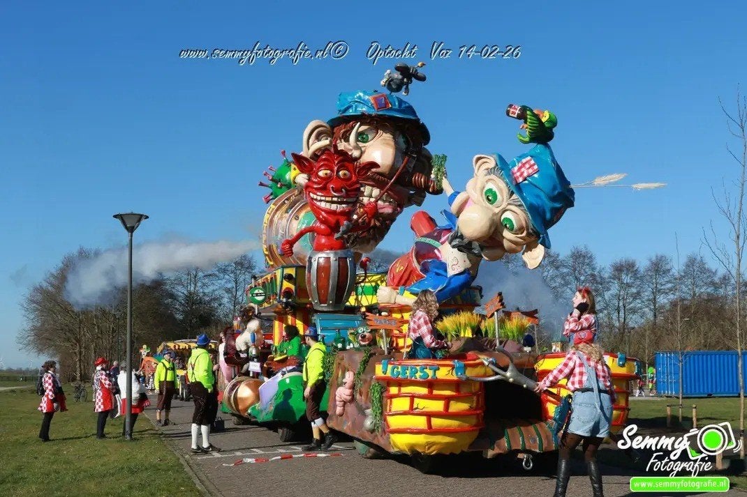Onderdelen carnavalswagen bierbrouwerij, Ophalen