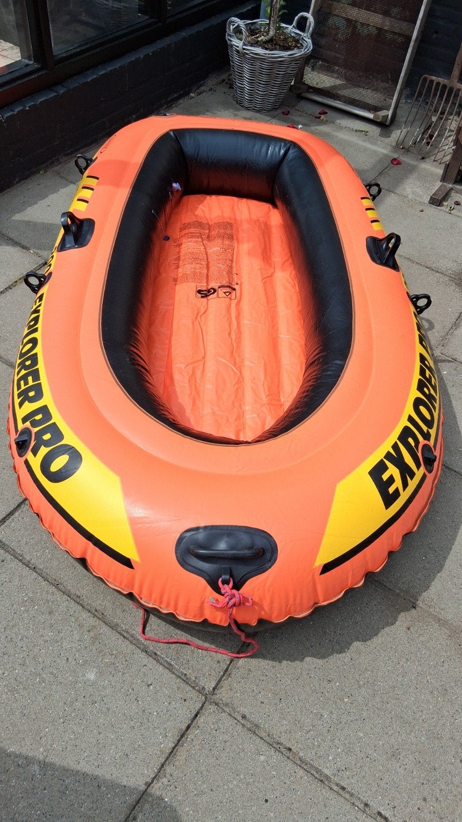 Opblaasbootje met peddels, Ophalen