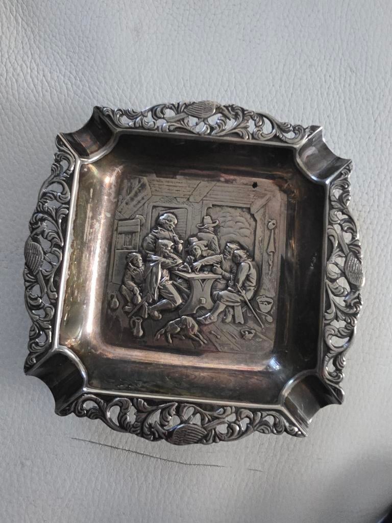 Verzilverd asbak, Ophalen
