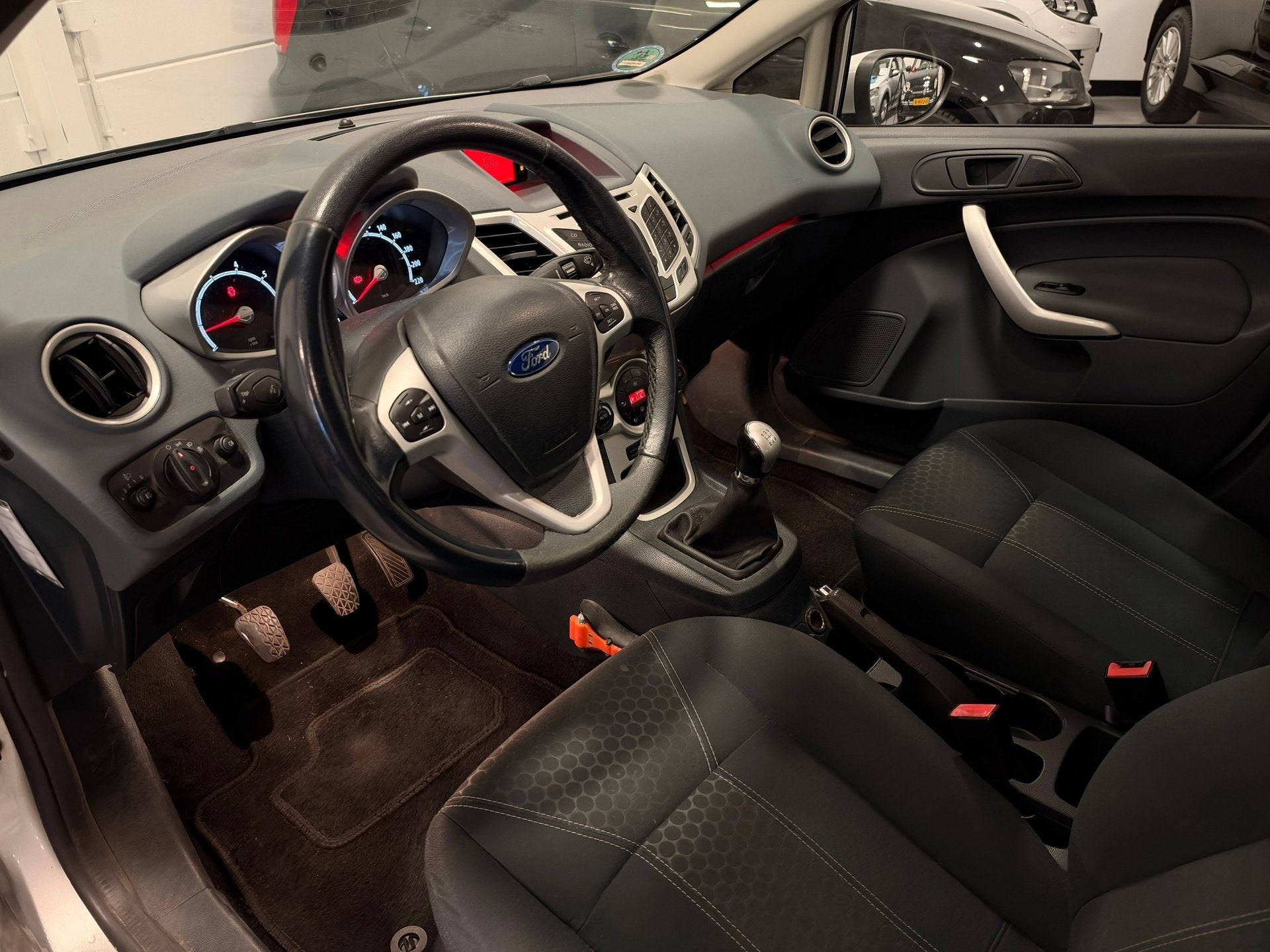 Ford Fiesta 1.25 Titanium Nap Airco Cruise Climate Parkeerse, Auto's, Voorwielaandrijving, Stof, 1242 cc, 82 pk