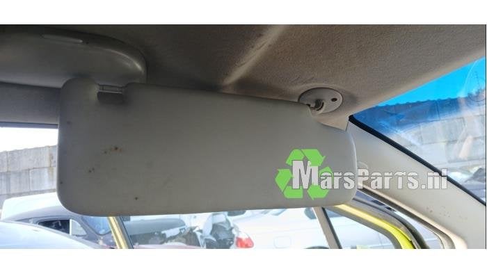 Zonneklep van een Chevrolet Spark, Gebruikt, -, Ophalen of Verzenden, -
