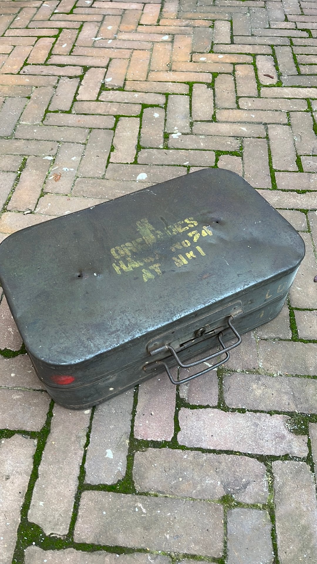 Oude koffer/kist, Ophalen, Landmacht, Nederland, Kist of Geocache