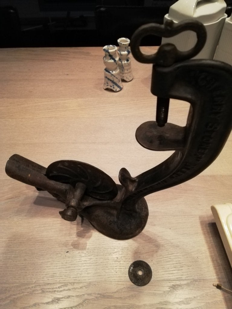 antiek kersenontpitter, Ophalen