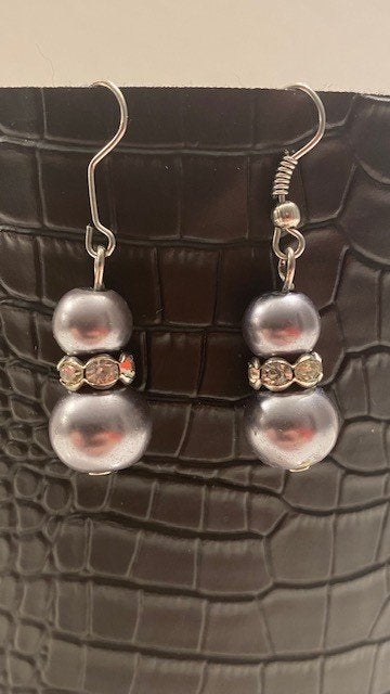 Oorbellen met grijze parels en strass, Overige materialen, Hangers, Nieuw, Ophalen of Verzenden