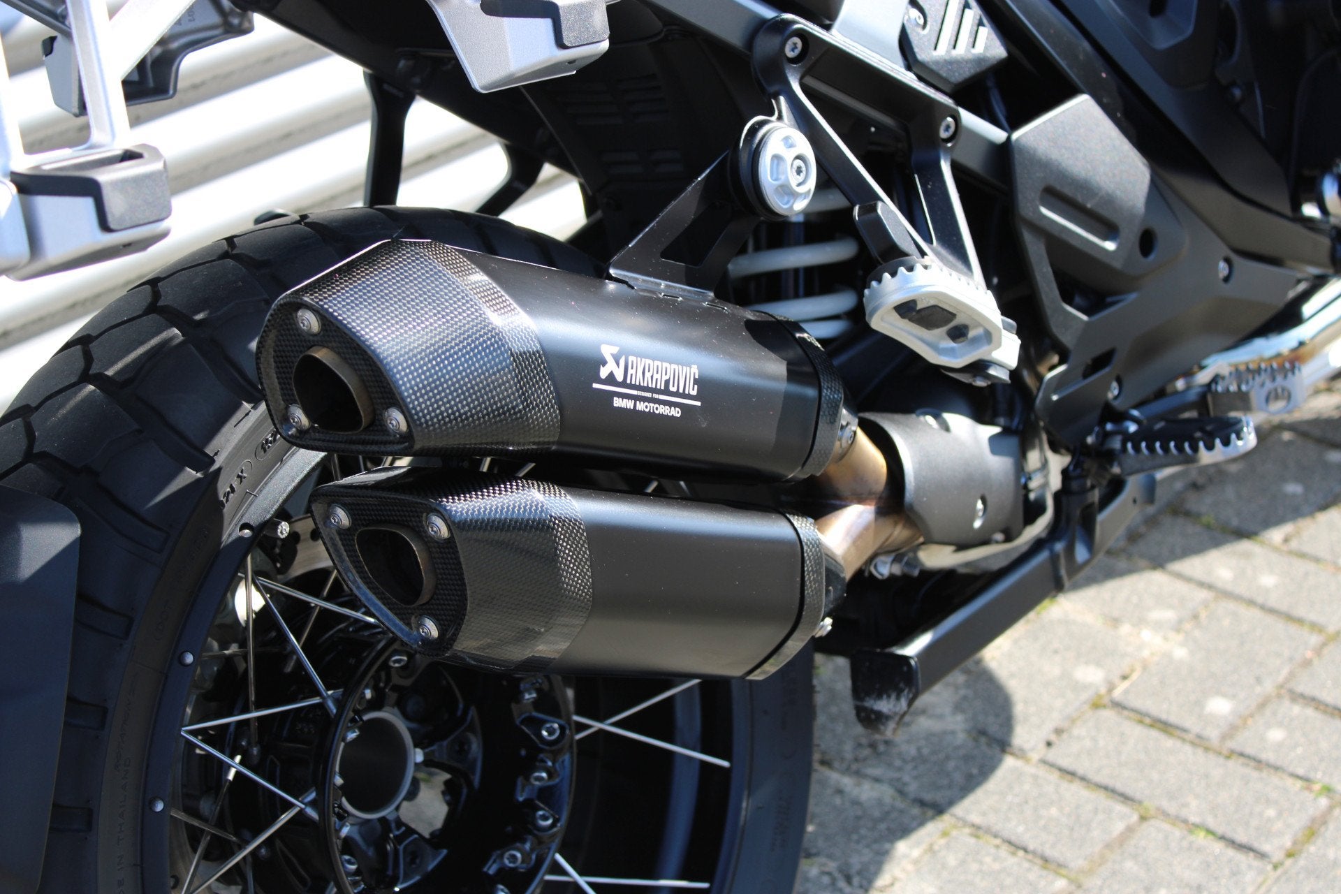 BMW R 1300 GS Adventure | Akrapovic | BTW motor (bj 2025), Motoren, Motoren | BMW, Handvatverwarming, Spaansland 10
7543BG  ENSCHEDE, NL