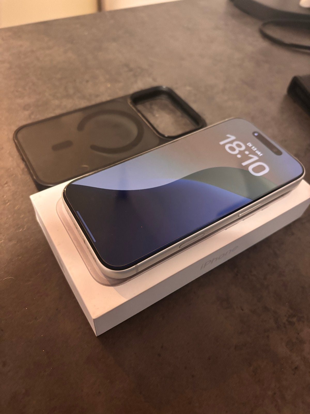 iPhone 17. Pro 256GB zilver - Zo goed als nieuw, Telecommunicatie, IPhone 15 Pro Max, Zo goed als nieuw, Zonder simlock, Zonder abonnement