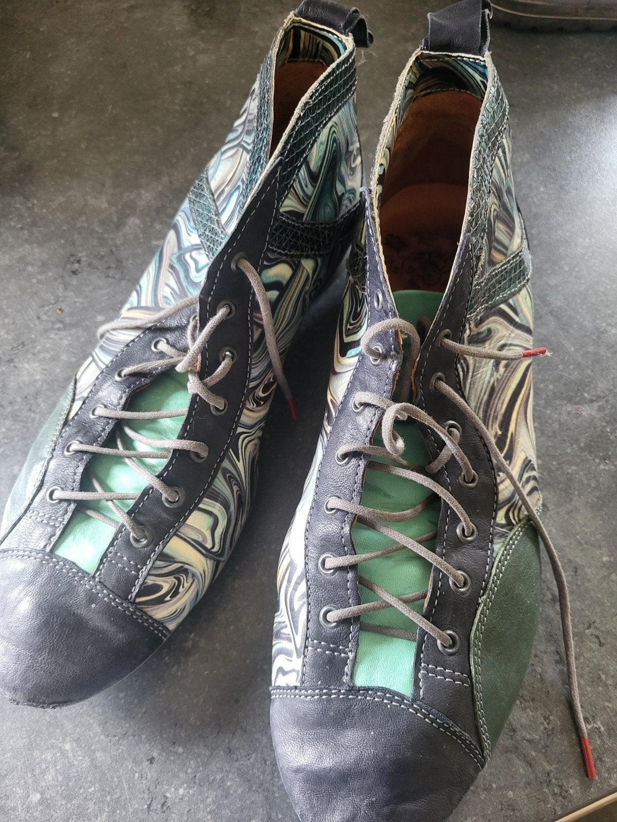 Think 42 halfhoge schoenen leer blauw turquoise petrol, Kleding | Dames, Ophalen of Verzenden, Gedragen, Blauw