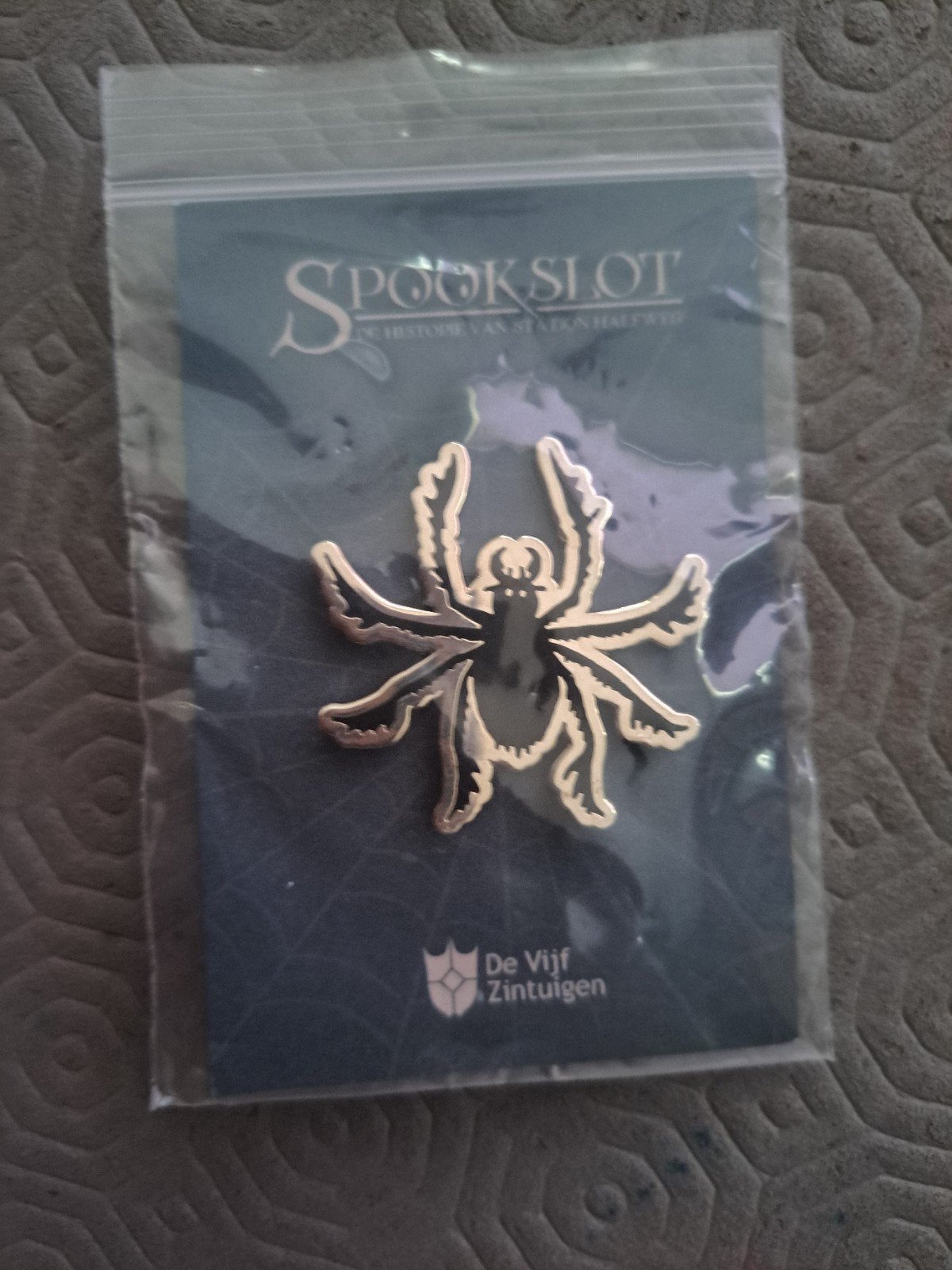 Spookslot pin, Ophalen of Verzenden, Button of Speldje