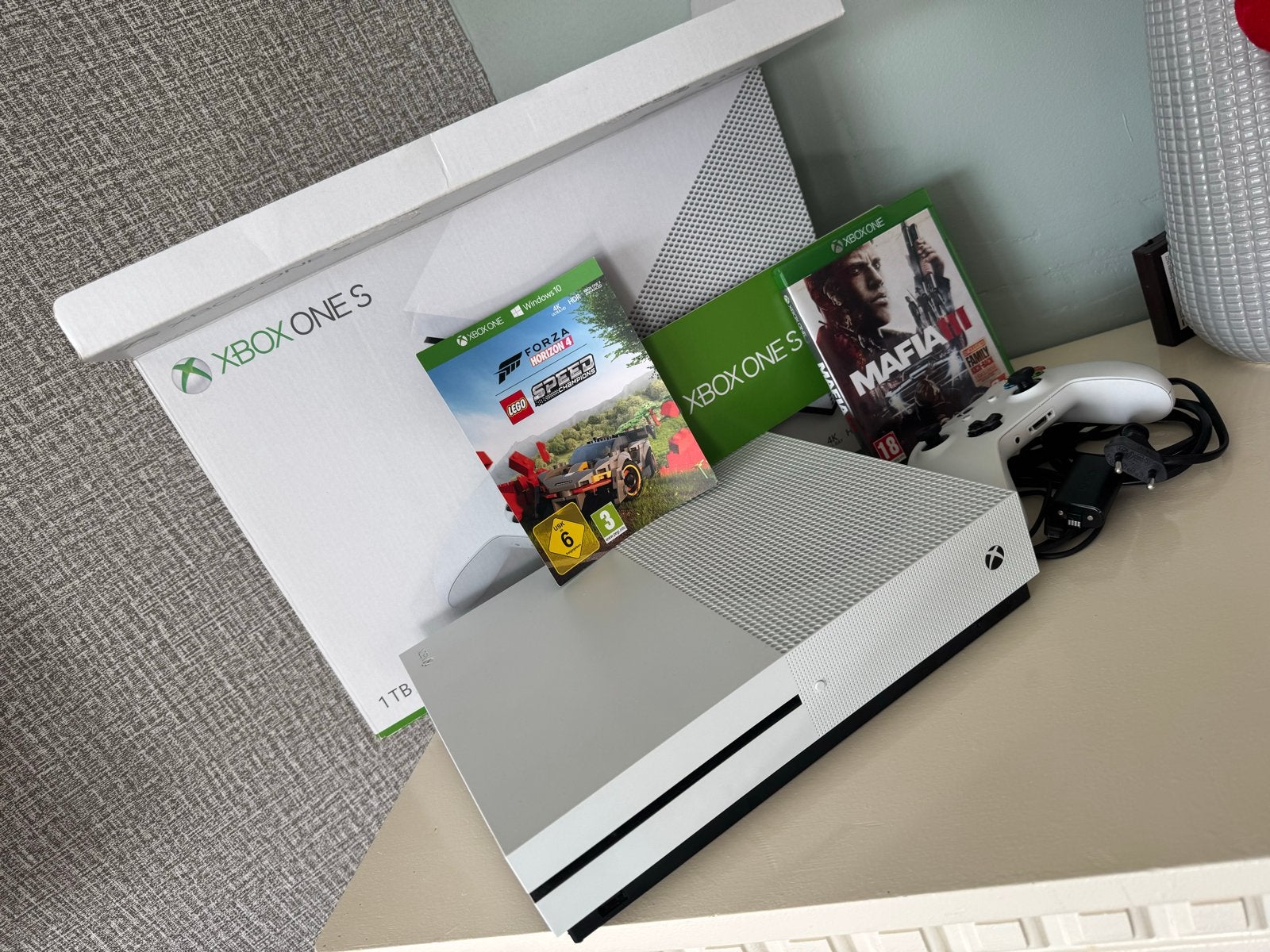 Xbox One S 1TB, Ophalen of Verzenden, Zo goed als nieuw
