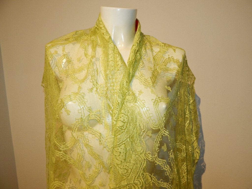 Bazaar Christian Lacoix lime voile shawl kant look chique, Kleding | Dames, Maat 38/40 (M), Verzenden, Zo goed als nieuw, Sjaal