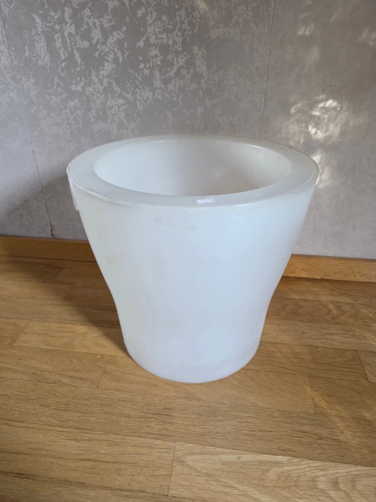 Witte kunststof bloempot, modern design, 25 tot 40 cm, Kunststof, Gebruikt, Rond