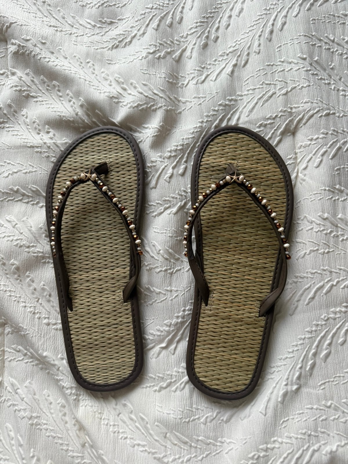 Leuke slippers, Kleding | Dames, Ophalen, Zo goed als nieuw, Bruin