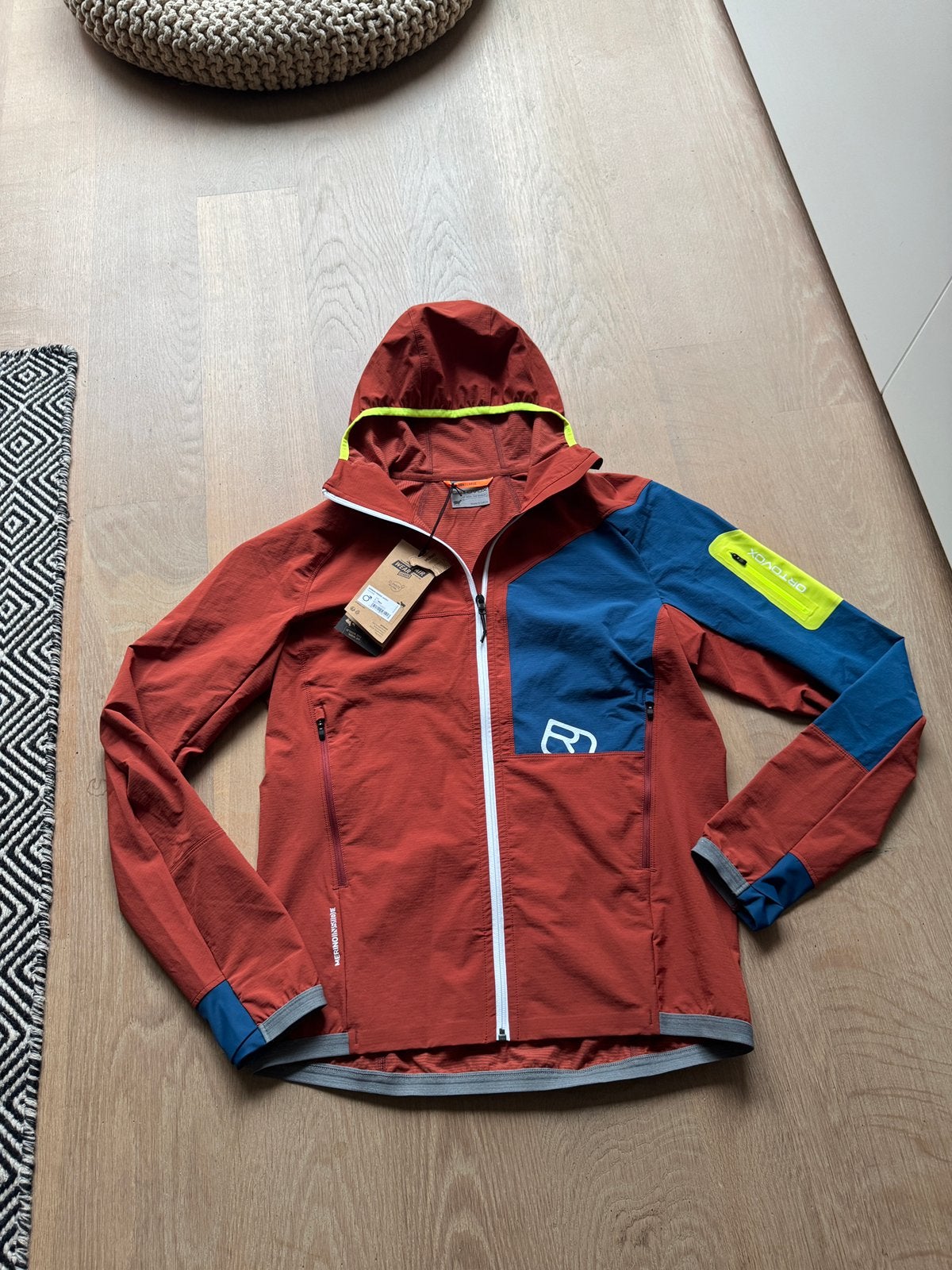 Nieuw ortovox berinno hooded jacket maat L rood wol, Ophalen of Verzenden, Zo goed als nieuw, Maat 52/54 (L), Rood