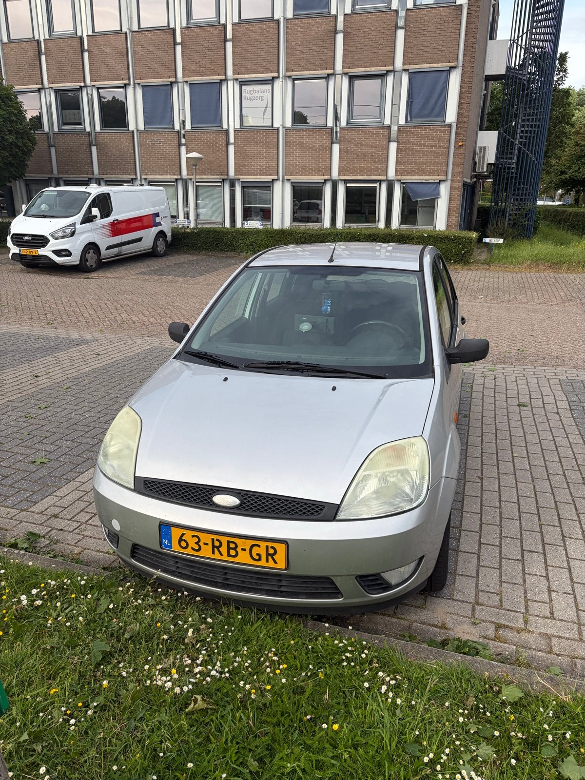 Ford Fiësta 1.3 8V 5DR 2005 Grijs, Auto's, 1299 cc, 40 €/maand, 4 cilinders, Origineel Nederlands