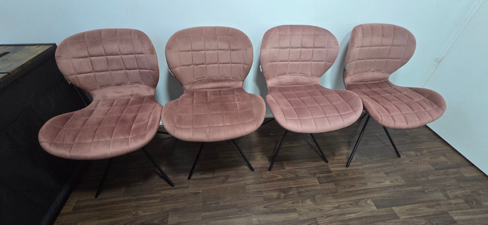 4x Zuiver OMG Velvet Stoelen Old Pink – Zo Goed Als Nieuw, Huis en Inrichting, Stoelen, Ophalen, Zo goed als nieuw, Overige kleuren