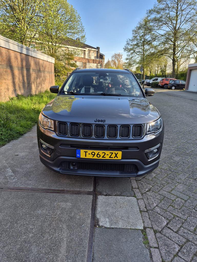 Jeep Compass 1.4 Multiair 140pk 2018 Grijs-Zwart Night Eagle, Auto's, Jeep, Voorwielaandrijving, 450 kg, 4 cilinders, Compass