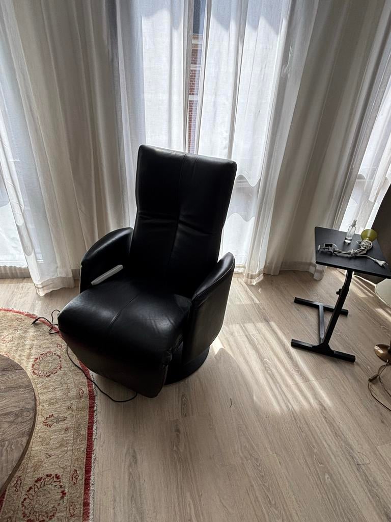 Leren Leolux relexstoel elektrisch verstelbaar, Huis en Inrichting, Fauteuils, Ophalen, Zo goed als nieuw