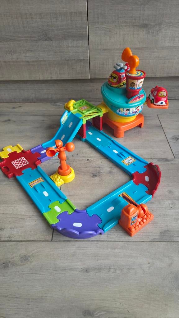 VTech Toet Toet Auto's Vliegveld met Vliegtuig & Helikopter, Ophalen