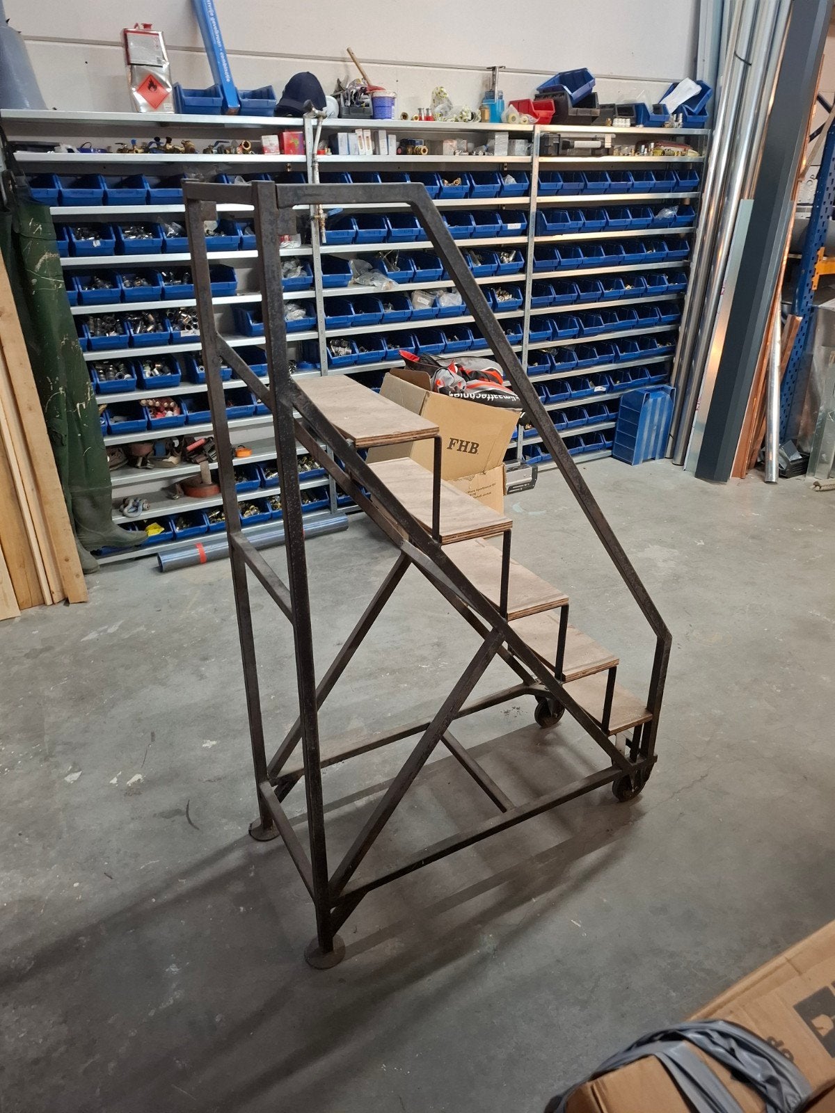 Stevige magazijntrap met wielen - Zo goed als nieuw, Ophalen, Gebruikt, Trap, 2 tot 4 meter