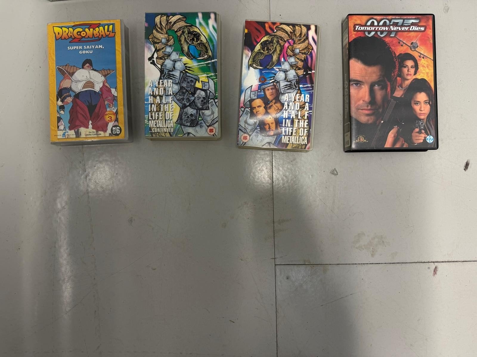 Diverse VHS-banden: Dragon Ball, Metallica, James Bond, Cd's en Dvd's, Ophalen, Vanaf 6 jaar, Actie en Avontuur, VHS