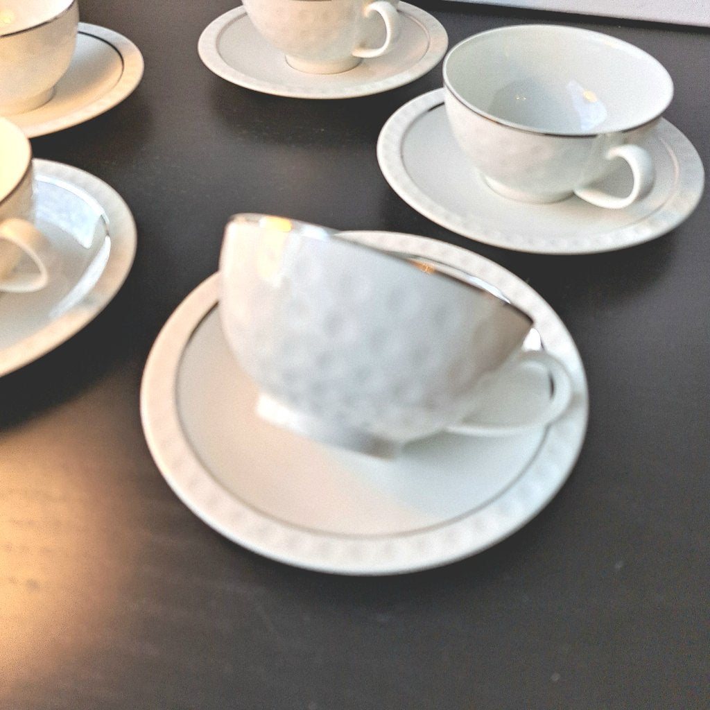 5 theekopjes met schotels Arzberg "Golfball", Ophalen of Verzenden, Zo goed als nieuw, Porselein, Kop en/of schotel