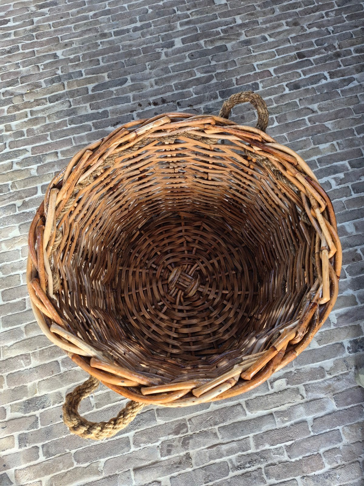 Grote rieten mand met touw handvaten - Ø 65 cm, H 60 cm, Ophalen, Gebruikt, Landelijk, Natuurlijk materiaal