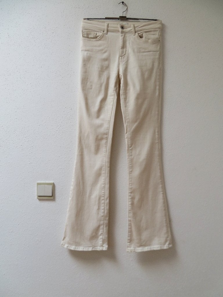 Z21 ONLY nieuwe flaired jeans broek room wit maat 34, Kleding | Dames, Only, Wit, Nieuw, Ophalen of Verzenden
