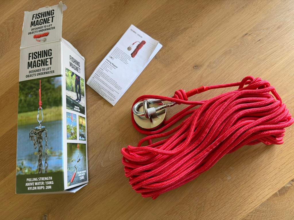 Vismagneet met touw, nieuw in doos, Hobby en Vrije tijd, Overige Hobby en Vrije tijd, Ophalen of Verzenden, Nieuw