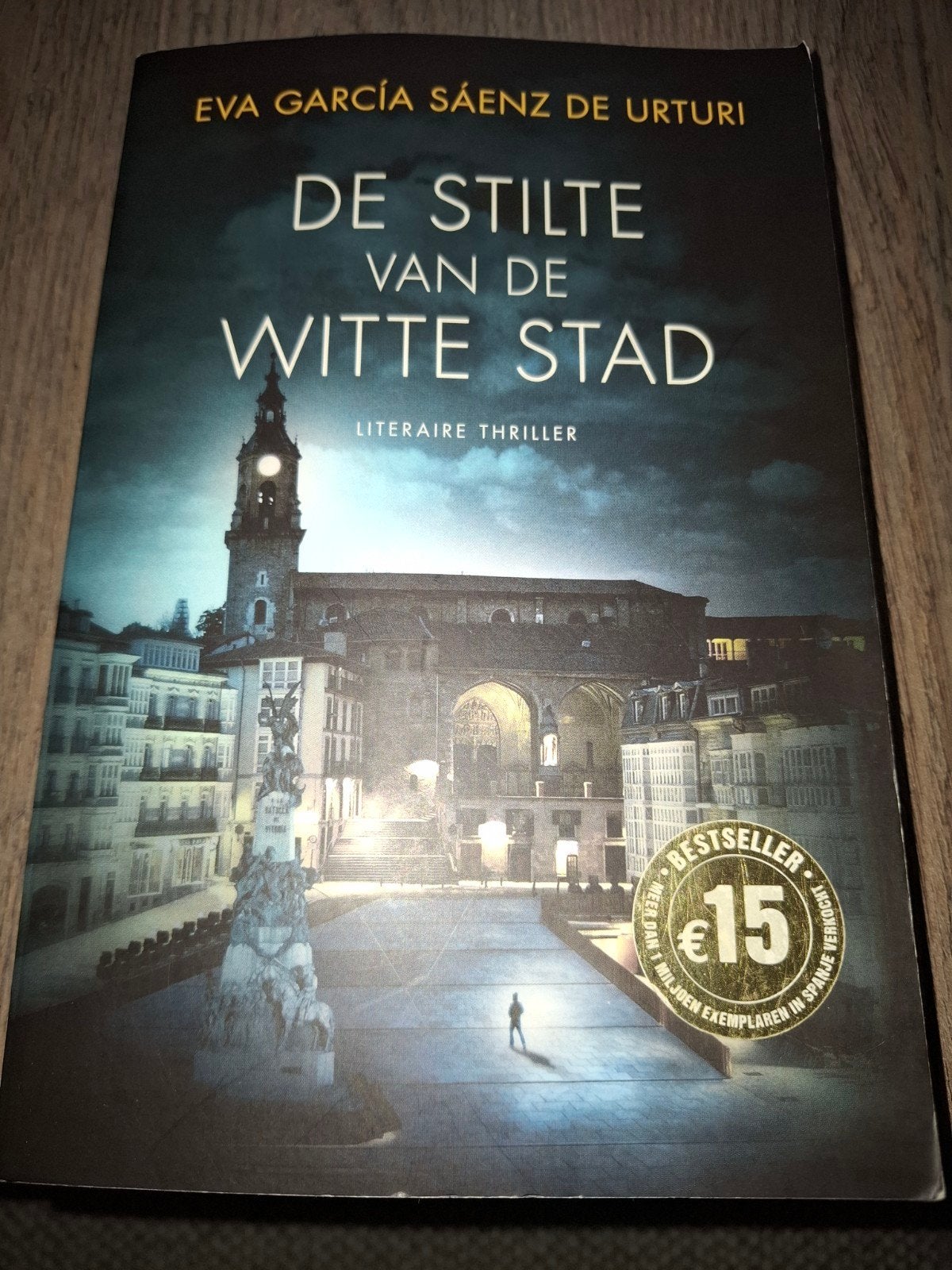De Stilte van de Witte Stad - Eva García Sáenz de Urturi, Ophalen of Verzenden, Zo goed als nieuw, Eva García Sáenz de Urturi