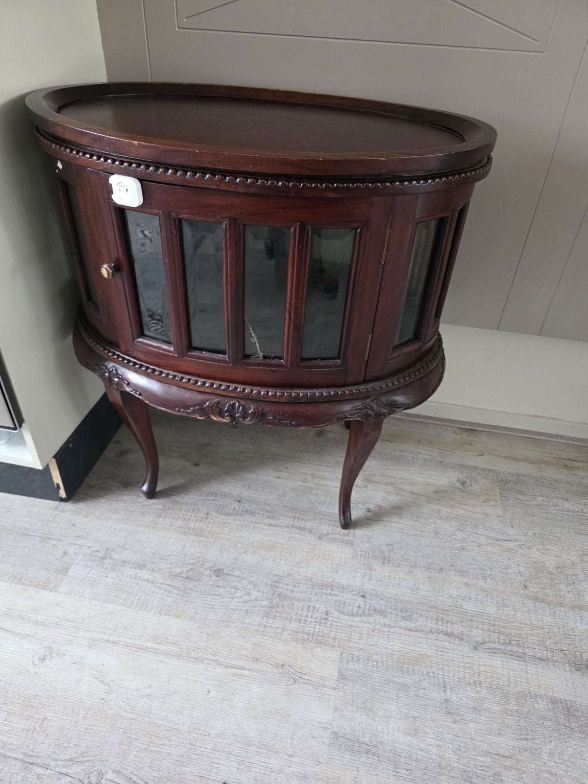 Antieke houten theewagen met glazen deurtjes vintage, Ophalen