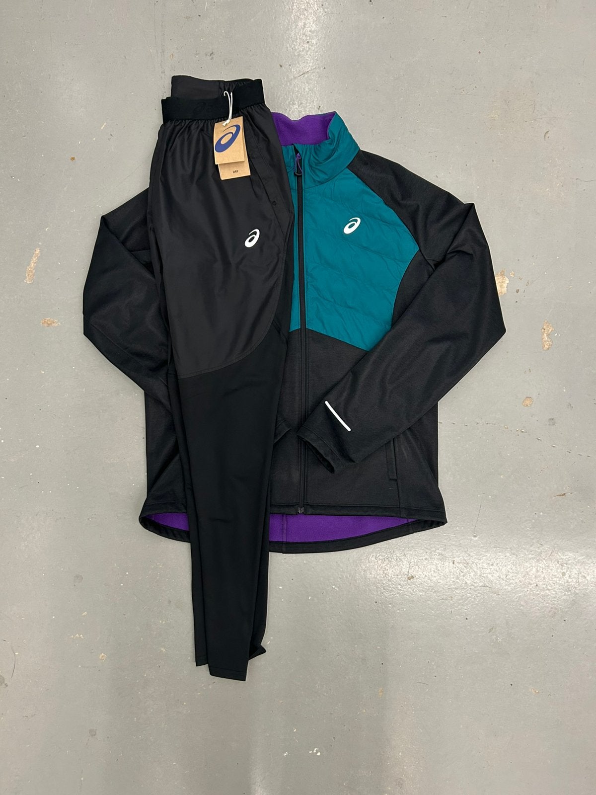 Asics road waterproof trainingspak zwart maat m (origineel), Kleding | Heren, Ophalen of Verzenden, Zo goed als nieuw, Zwart, Voetbal
