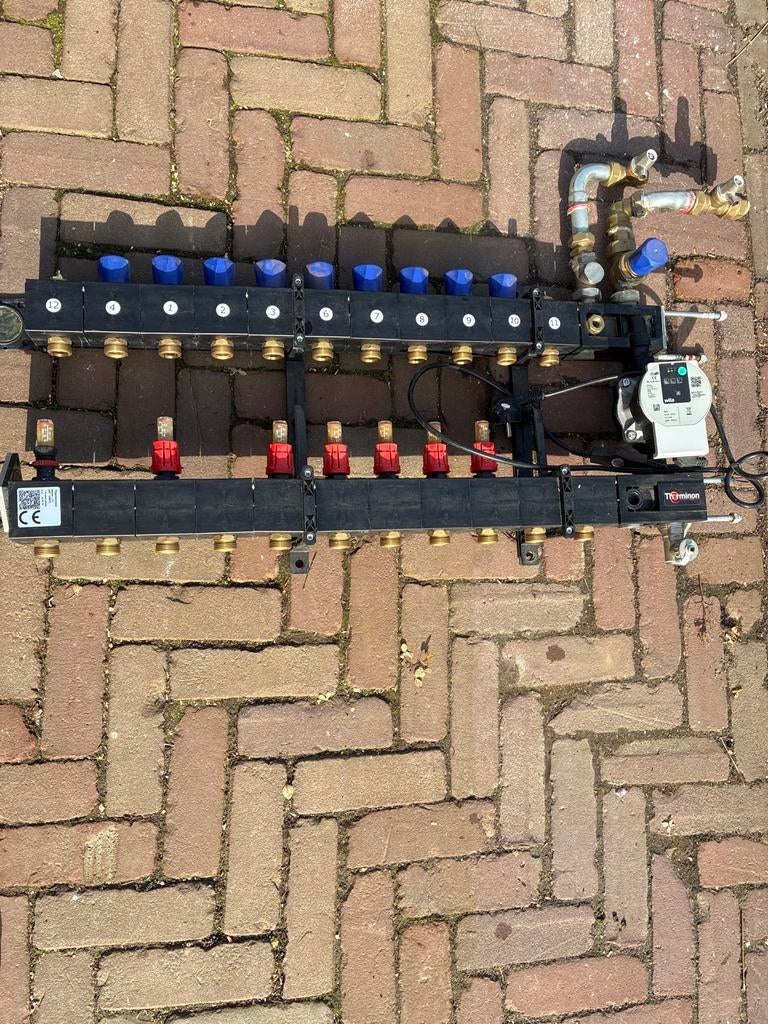 Vloerverwarming verdeler met goed werkende pomp, Ophalen, Gebruikt, Overige typen
