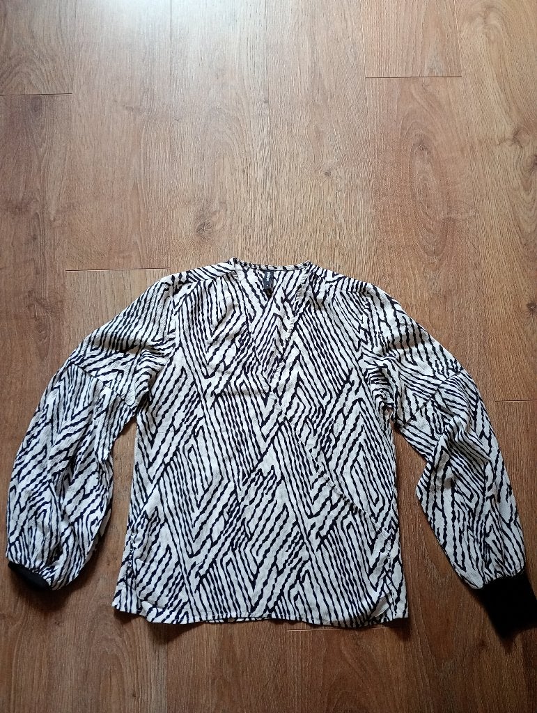 Mooie zwart/witte blouse mt M Eksept, Kleding | Dames, Maat 38/40 (M), Zwart, Ophalen of Verzenden, Zo goed als nieuw