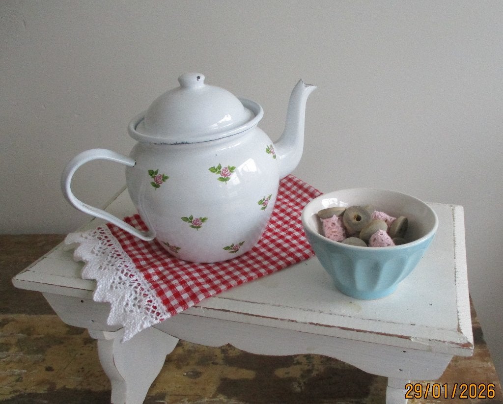 schattig emaille theepotje met roze roosjes, Ophalen of Verzenden