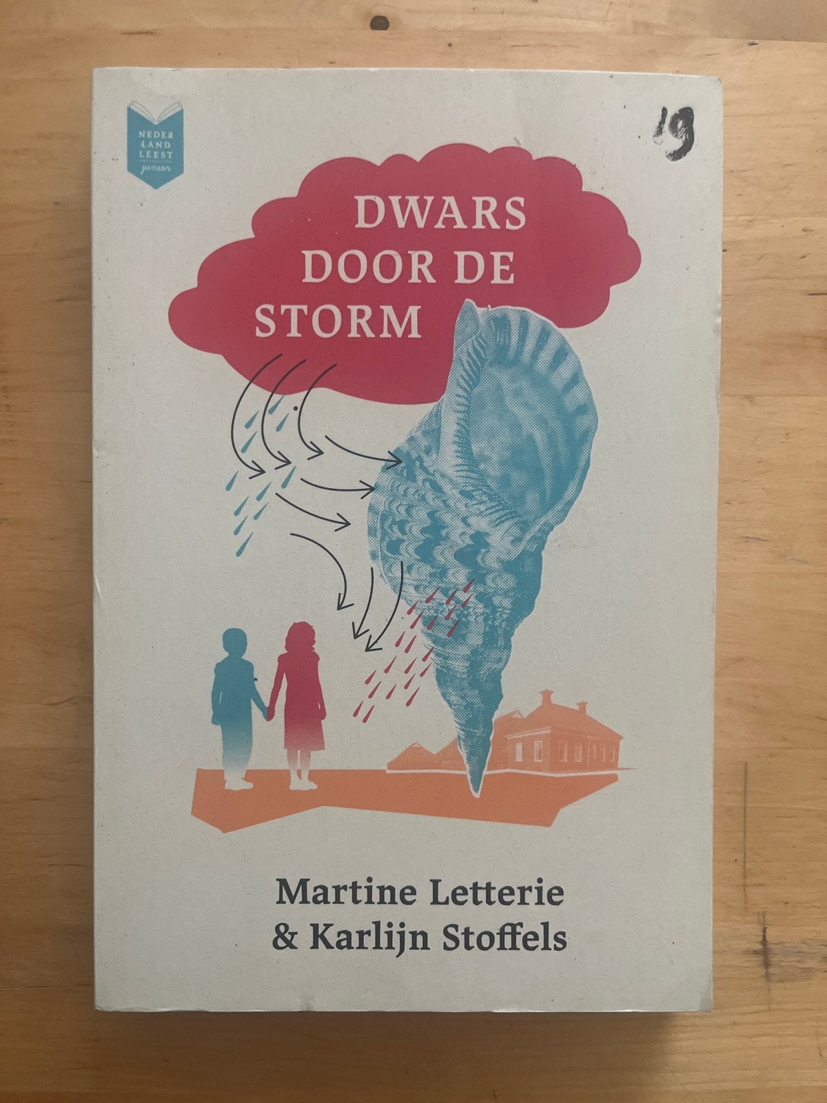 Dwars door de Storm - Martine Letterie & Karlijn Stoffels, Ophalen of Verzenden, Gelezen, Nederland