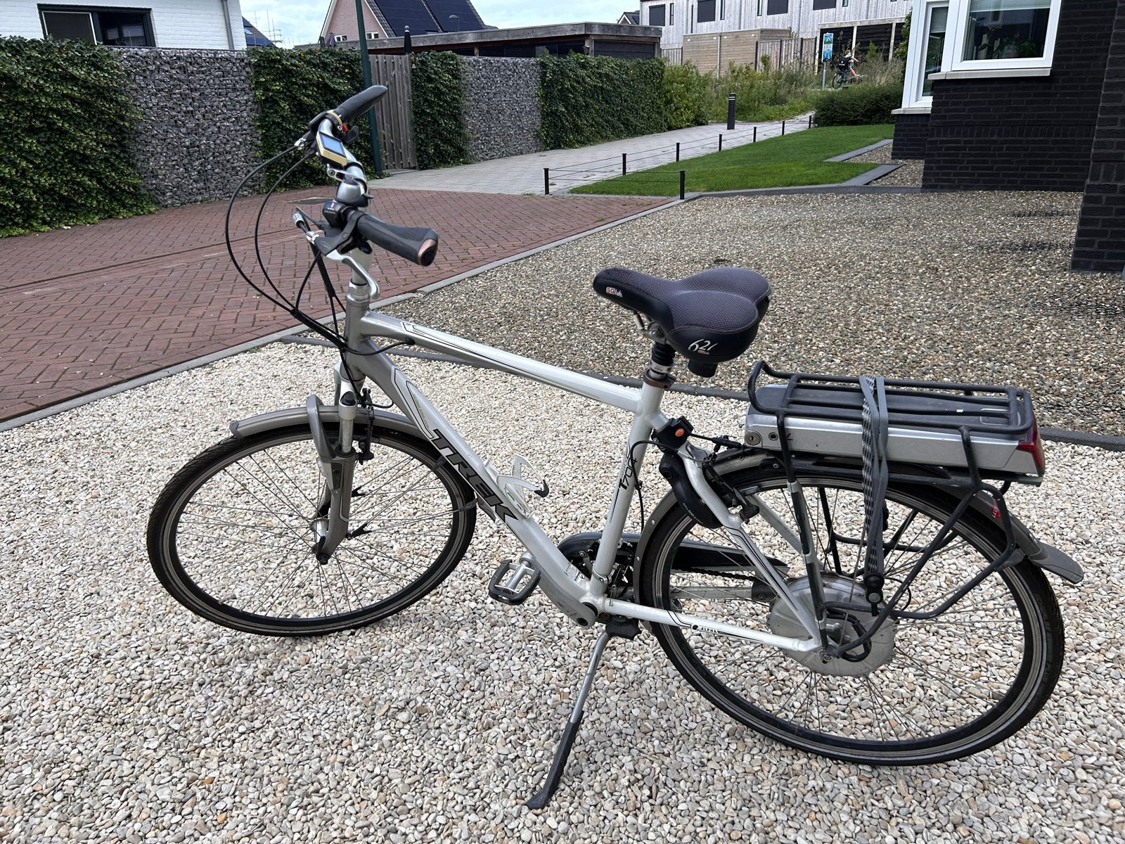 Trek Navigator T700+ elektrische mannenfiets, Fietsen en Brommers, Elektrische fietsen, Gebruikt, 51 tot 55 cm, 30 tot 50 km per accu