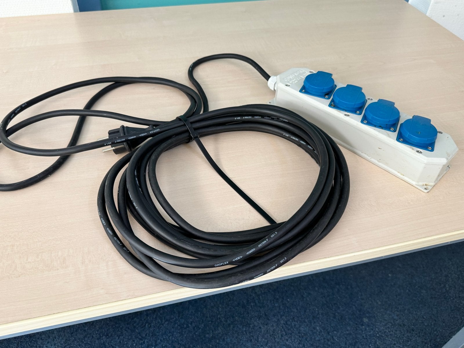 Verlengsnoer met 4 stopcontacten - 10/16A 250V, Ophalen of Verzenden, Gebruikt, Kabel of Snoer