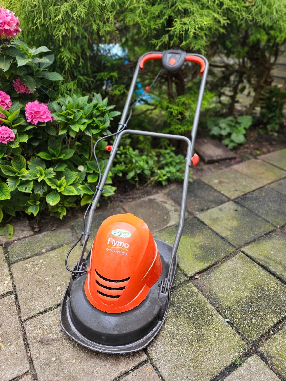 Flymo Turbo Lite 250 Zweefmaaier, Gebruikt, Elektrische grasmaaier, Minder dan 30 cm, Ophalen of Verzenden