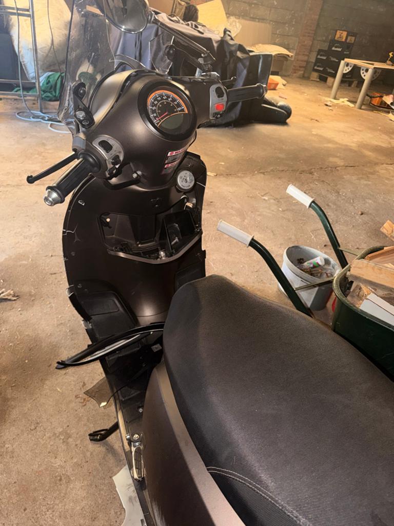 Schade scooter/brommer - Ideaal voor onderdelen of reparatie, Fietsen en Brommers, Scooters | Overige merken, Ophalen of Verzenden