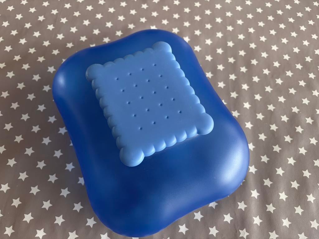 Alessi - Mary Biscuit koektrommel - blauw, Ophalen of Verzenden, Zo goed als nieuw, Blauw, Overige typen