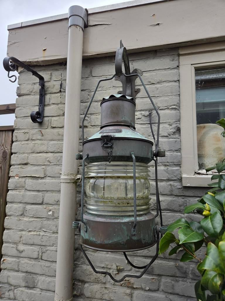 Antieke koperen scheepslamp, Ophalen