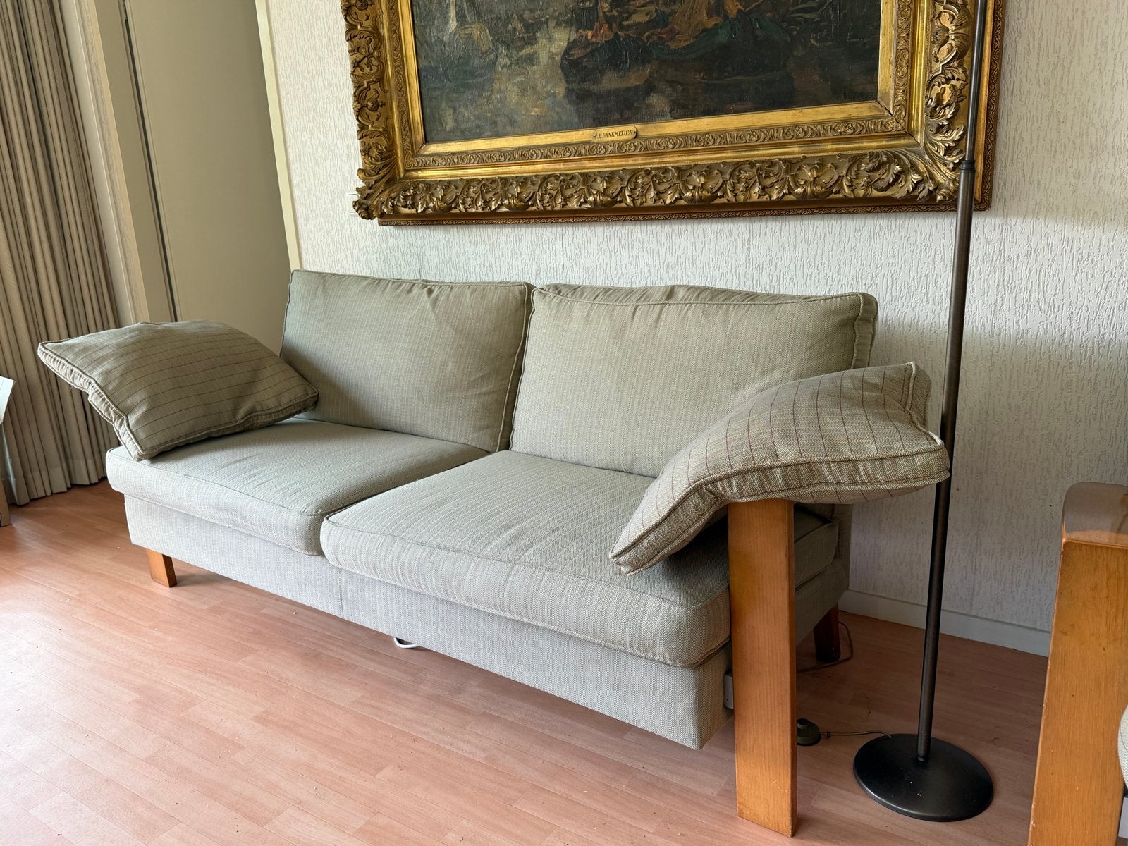 GRATIS! Bank en fauteuil met prachtig houten afwerking, Ophalen, Gebruikt, Driepersoons, 75 tot 100 cm